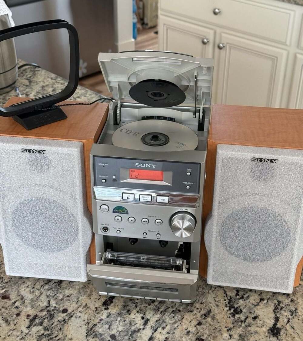 Sony CMT-EP313 Micro Hi-Fi Component System CD Cassette Stereo works great!!